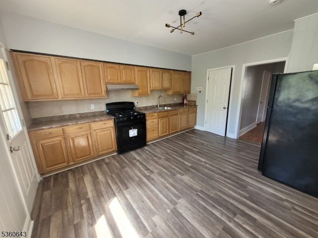 232 Niles St, Elizabeth City, NJ 07202
