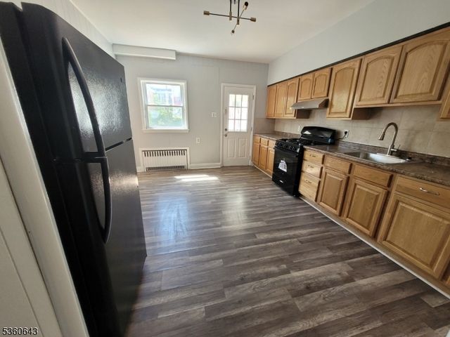 232 Niles St, Elizabeth City, NJ 07202