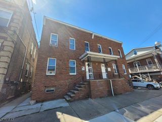 232 Niles St, Elizabeth City, NJ 07202