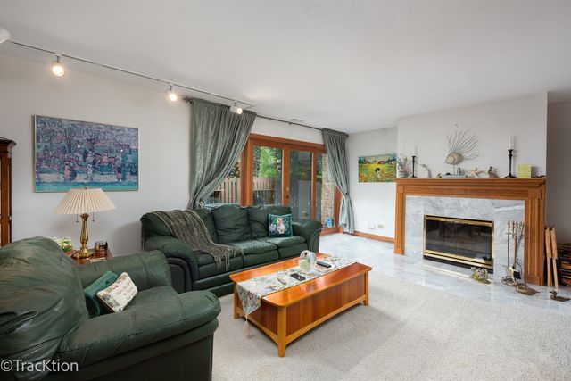 5917 Oakwood Drive 141E, Lisle, IL 60532