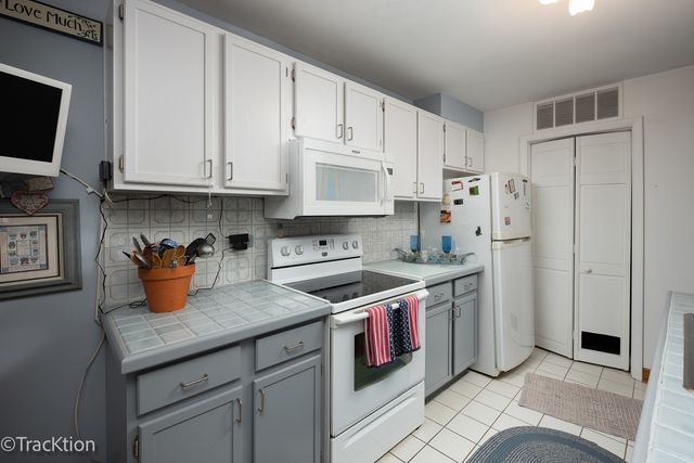 5917 Oakwood Drive 141E, Lisle, IL 60532