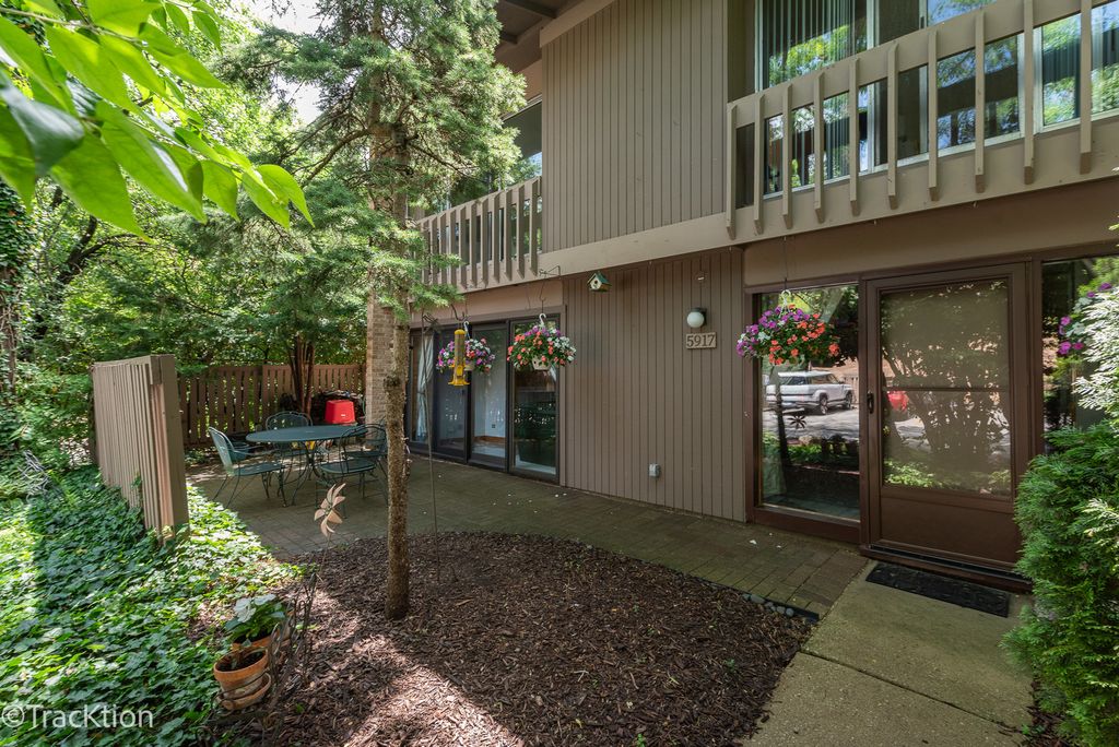 5917 Oakwood Drive 141E, Lisle, IL 60532