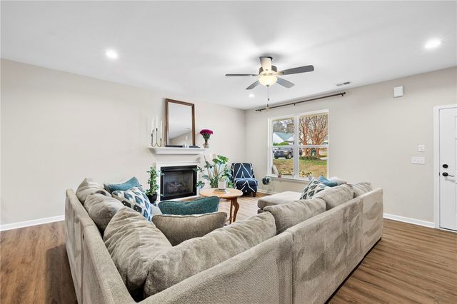 102 Colonial Court, Pendleton, SC 29670