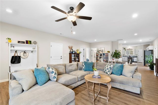 102 Colonial Court, Pendleton, SC 29670