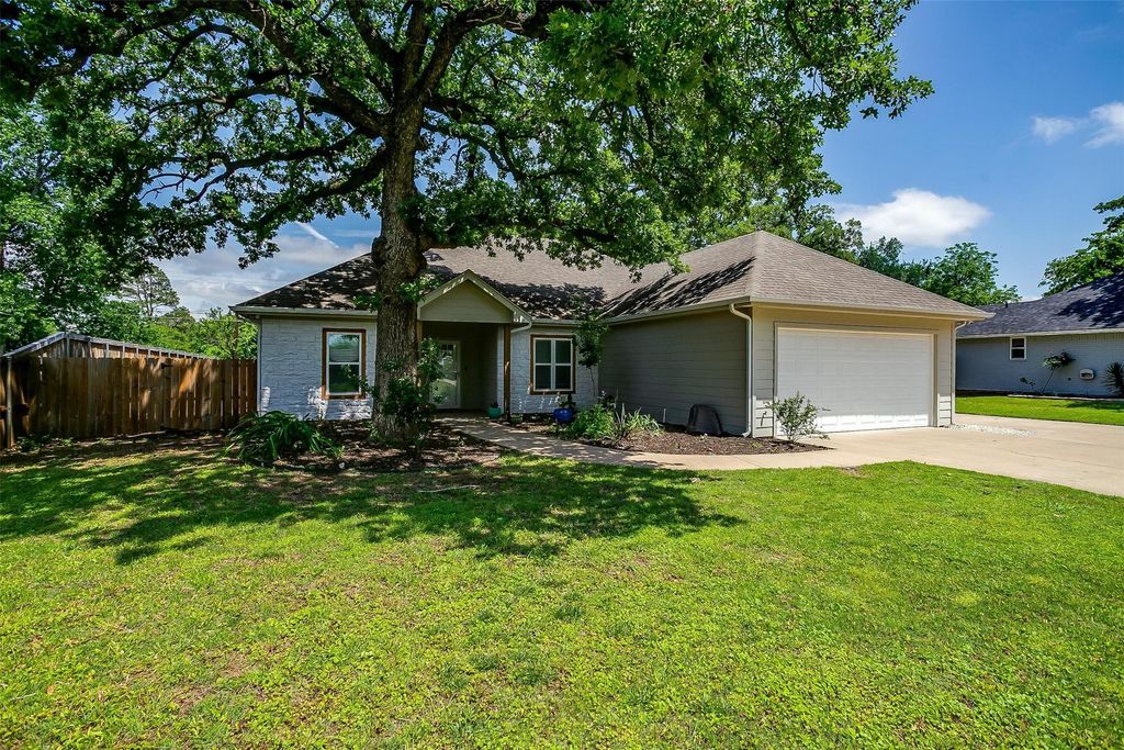 3711 Winding Way, Granbury, TX 76049
