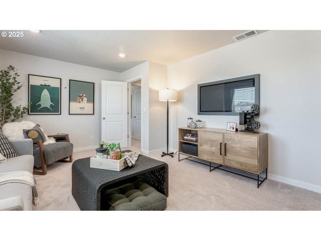 1996 Aspen Ln, Forest Grove, OR 97116