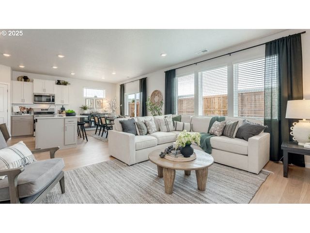 1996 Aspen Ln, Forest Grove, OR 97116