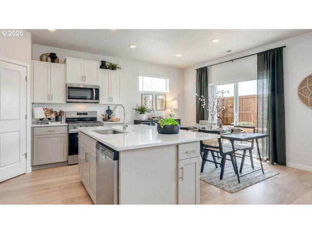 1996 Aspen Ln, Forest Grove, OR 97116