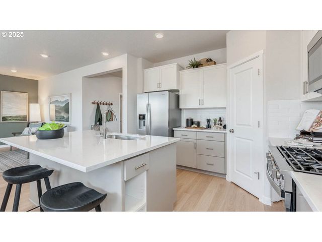 1996 Aspen Ln, Forest Grove, OR 97116