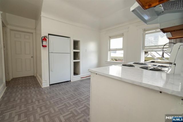 26-28 Treacy Avenue 3, Newark, NJ 07108