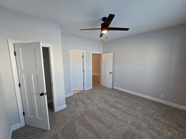 1068 Cherry Blossom Ln, Clarksville, TN 37040