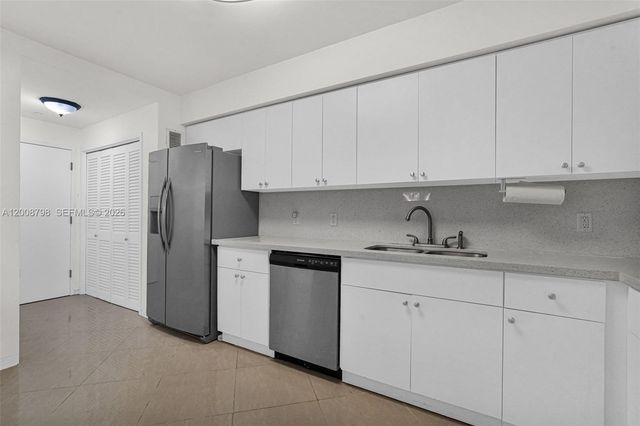 5825 Collins Ave 2E, Miami Beach, FL 33140