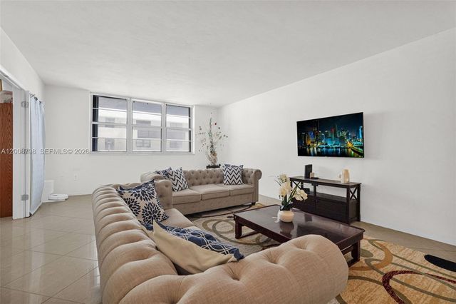 5825 Collins Ave 2E, Miami Beach, FL 33140