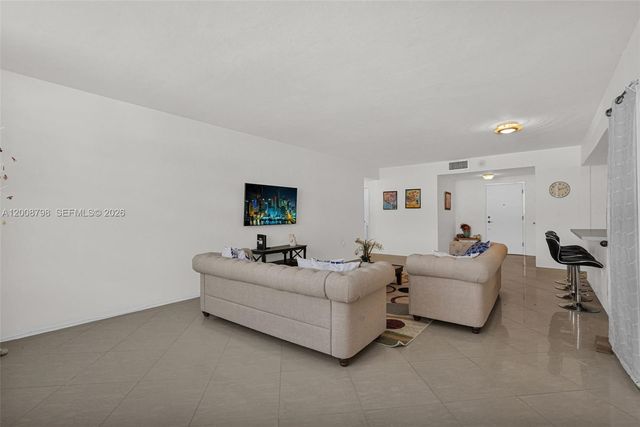 5825 Collins Ave 2E, Miami Beach, FL 33140