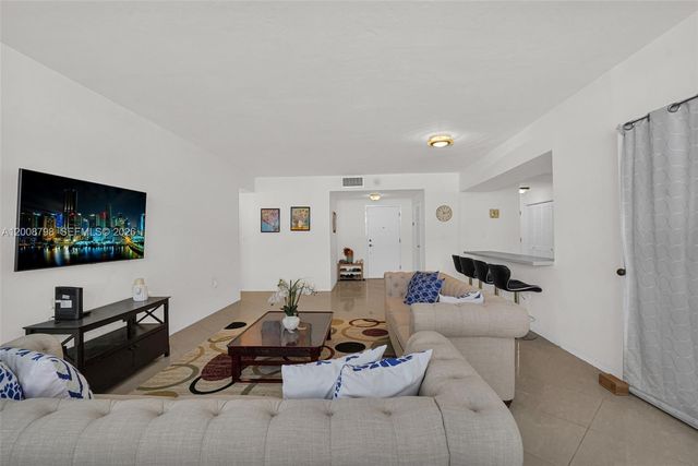 5825 Collins Ave 2E, Miami Beach, FL 33140