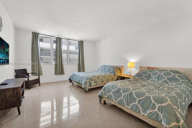 5825 Collins Ave 2E, Miami Beach, FL 33140