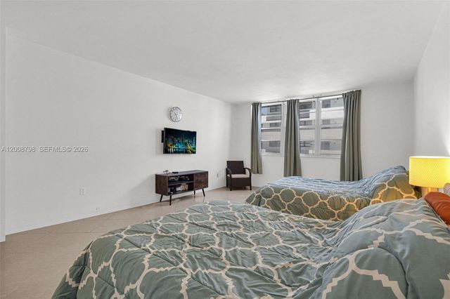 5825 Collins Ave 2E, Miami Beach, FL 33140