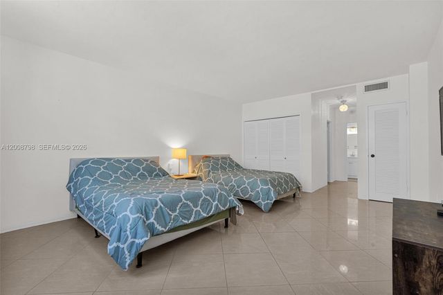 5825 Collins Ave 2E, Miami Beach, FL 33140