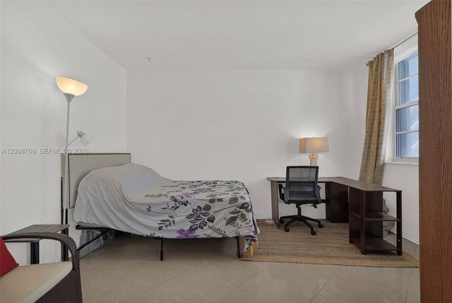 5825 Collins Ave 2E, Miami Beach, FL 33140