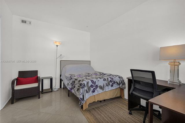 5825 Collins Ave 2E, Miami Beach, FL 33140