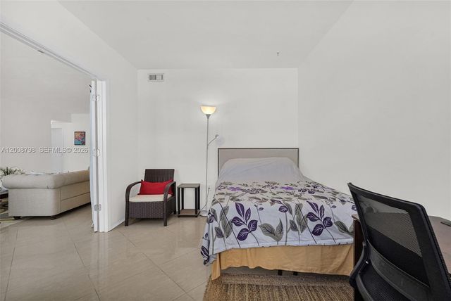 5825 Collins Ave 2E, Miami Beach, FL 33140