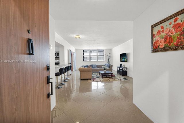 5825 Collins Ave 2E, Miami Beach, FL 33140