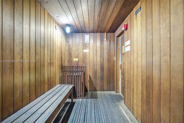 5825 Collins Ave 2E, Miami Beach, FL 33140