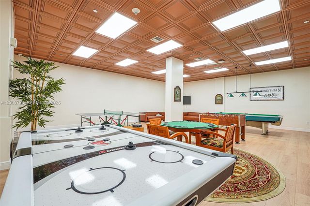 5825 Collins Ave 2E, Miami Beach, FL 33140