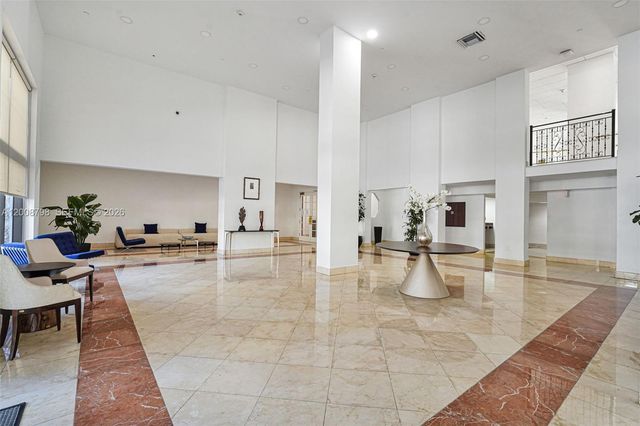 5825 Collins Ave 2E, Miami Beach, FL 33140