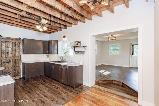 1828 GREEN BERRY ROAD, Jefferson City, MO 65101