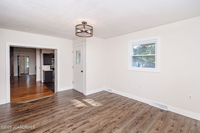 1828 GREEN BERRY ROAD, Jefferson City, MO 65101