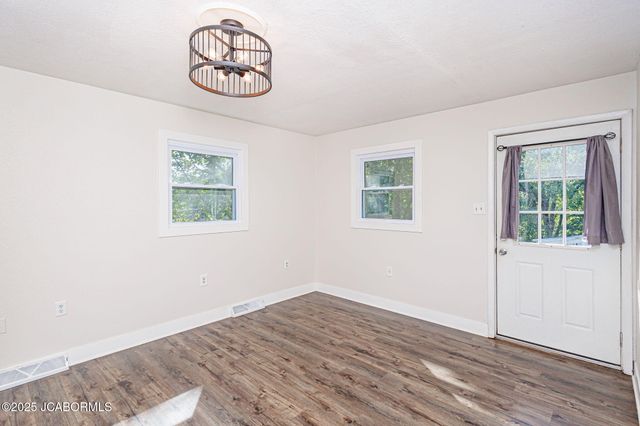 1828 GREEN BERRY ROAD, Jefferson City, MO 65101