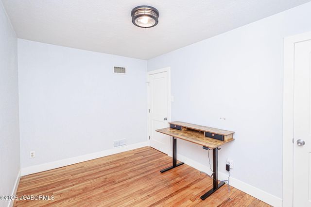 1828 GREEN BERRY ROAD, Jefferson City, MO 65101