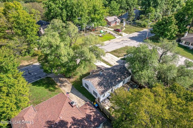 1828 GREEN BERRY ROAD, Jefferson City, MO 65101