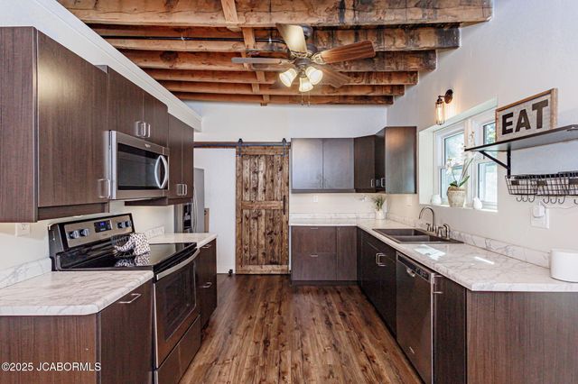 1828 GREEN BERRY ROAD, Jefferson City, MO 65101