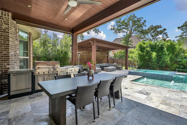 26 Mayapple Blossom Place, Tomball, TX 77375