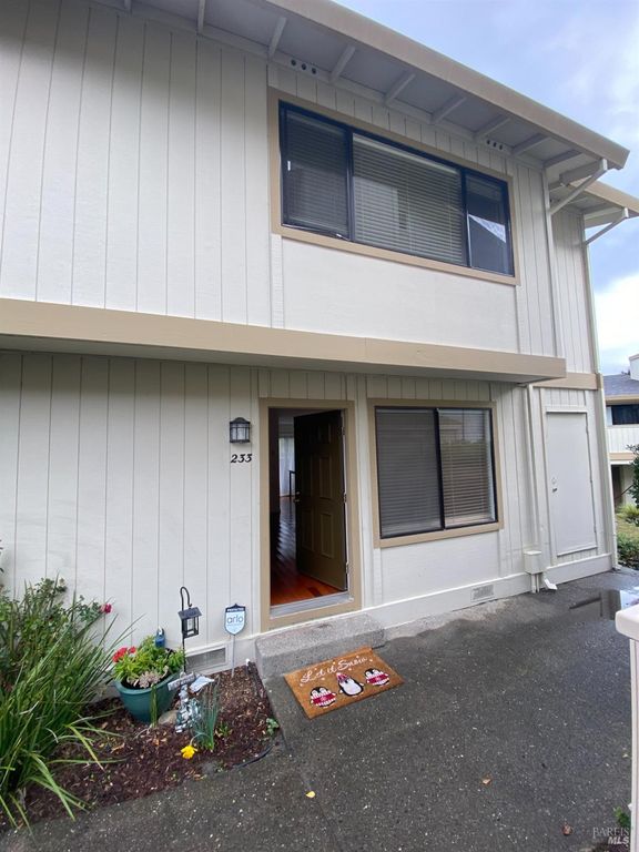 233 Marin Valley Dr, Novato, CA 94949