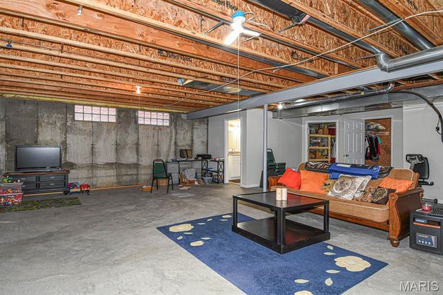 169 Tori Pines Drive, Oakville, MO 63129