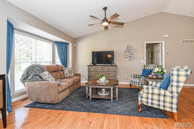 169 Tori Pines Drive, Oakville, MO 63129