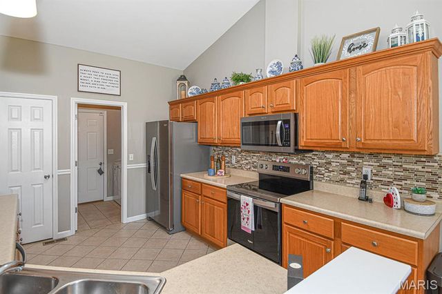 169 Tori Pines Drive, Oakville, MO 63129