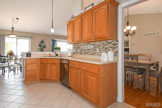 169 Tori Pines Drive, Oakville, MO 63129