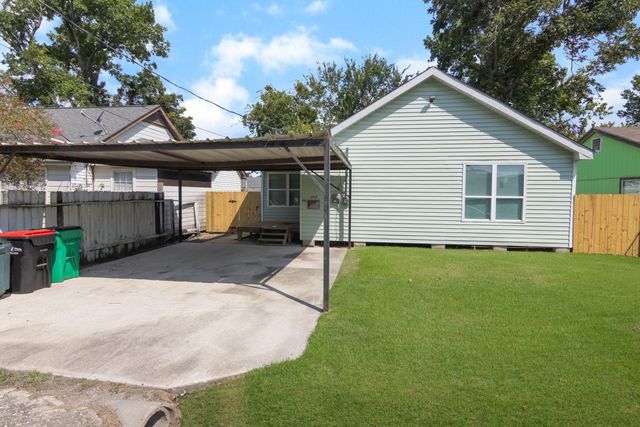 305 E Francis Street, Baytown, TX 77520