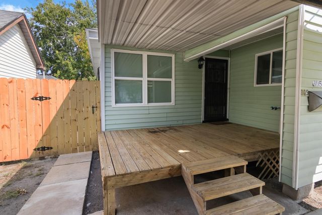 305 E Francis Street, Baytown, TX 77520
