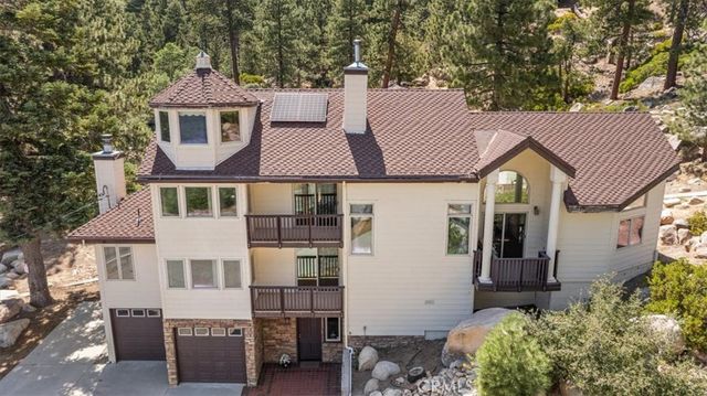 38512 North Shore Drive, Fawnskin, CA 92333