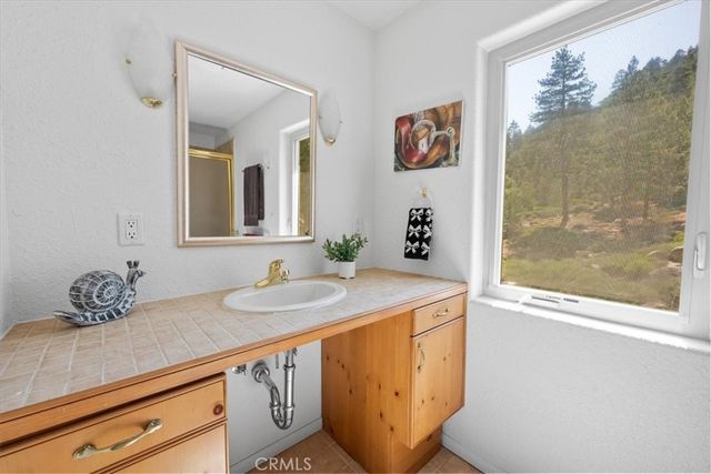 38512 North Shore Drive, Fawnskin, CA 92333