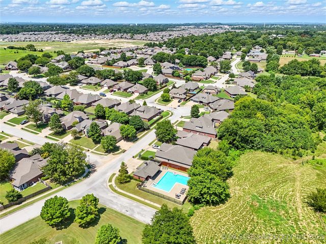 3305 S 18th Street, Broken Arrow, OK 74012