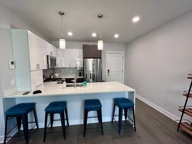 2 Cliveden St 406E, Quincy, MA 02169