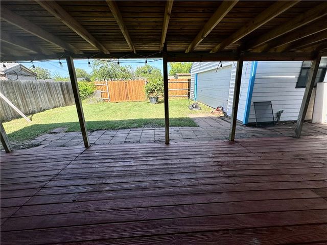 1506 Denver St, Portland, TX 78374