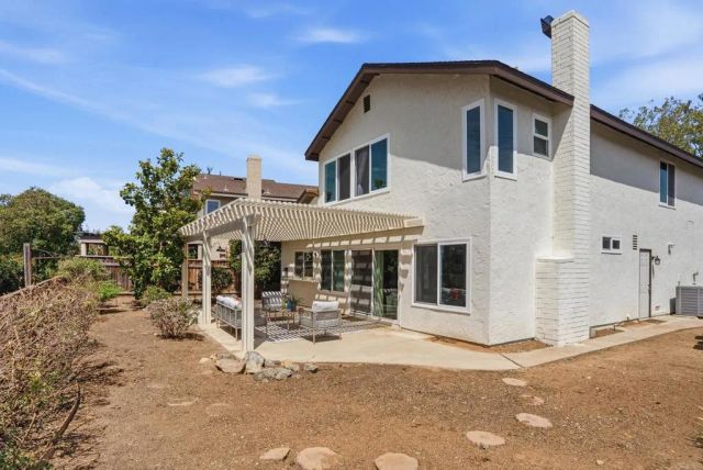 2201 Amber Lane, Escondido, CA 92026