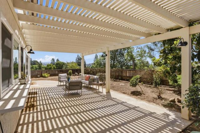 2201 Amber Lane, Escondido, CA 92026
